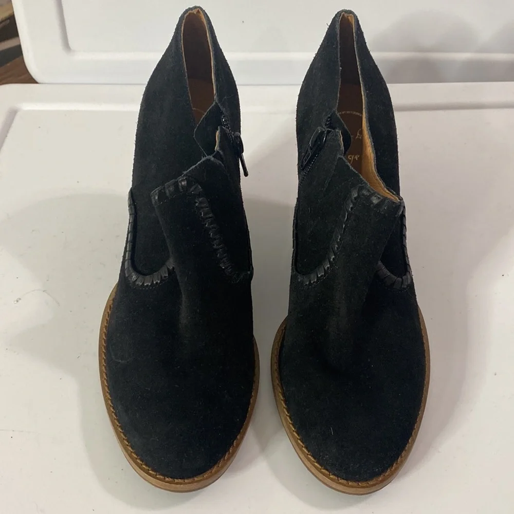 Jack Rogers Kyle black suede 3” Stacked heel booties size 6